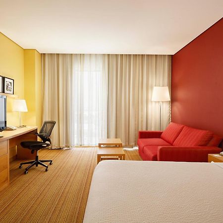 Courtyard By Marriott Leon At The Poliforum Ngoại thất bức ảnh