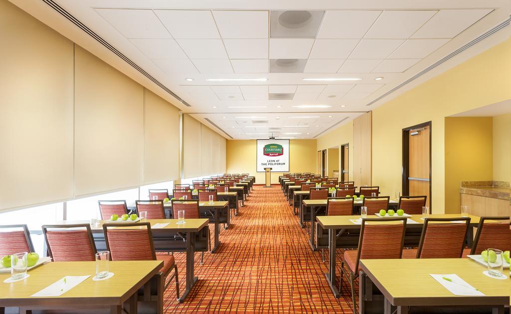Courtyard By Marriott Leon At The Poliforum Ngoại thất bức ảnh