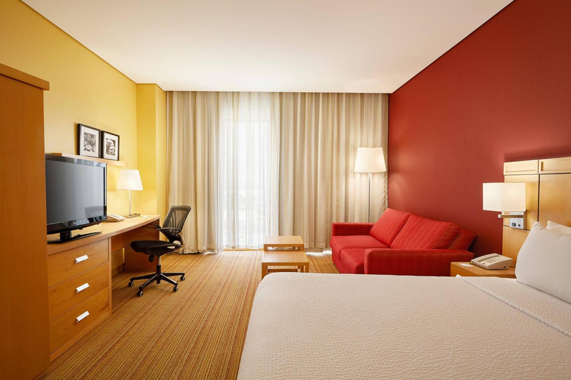 Courtyard By Marriott Leon At The Poliforum Ngoại thất bức ảnh