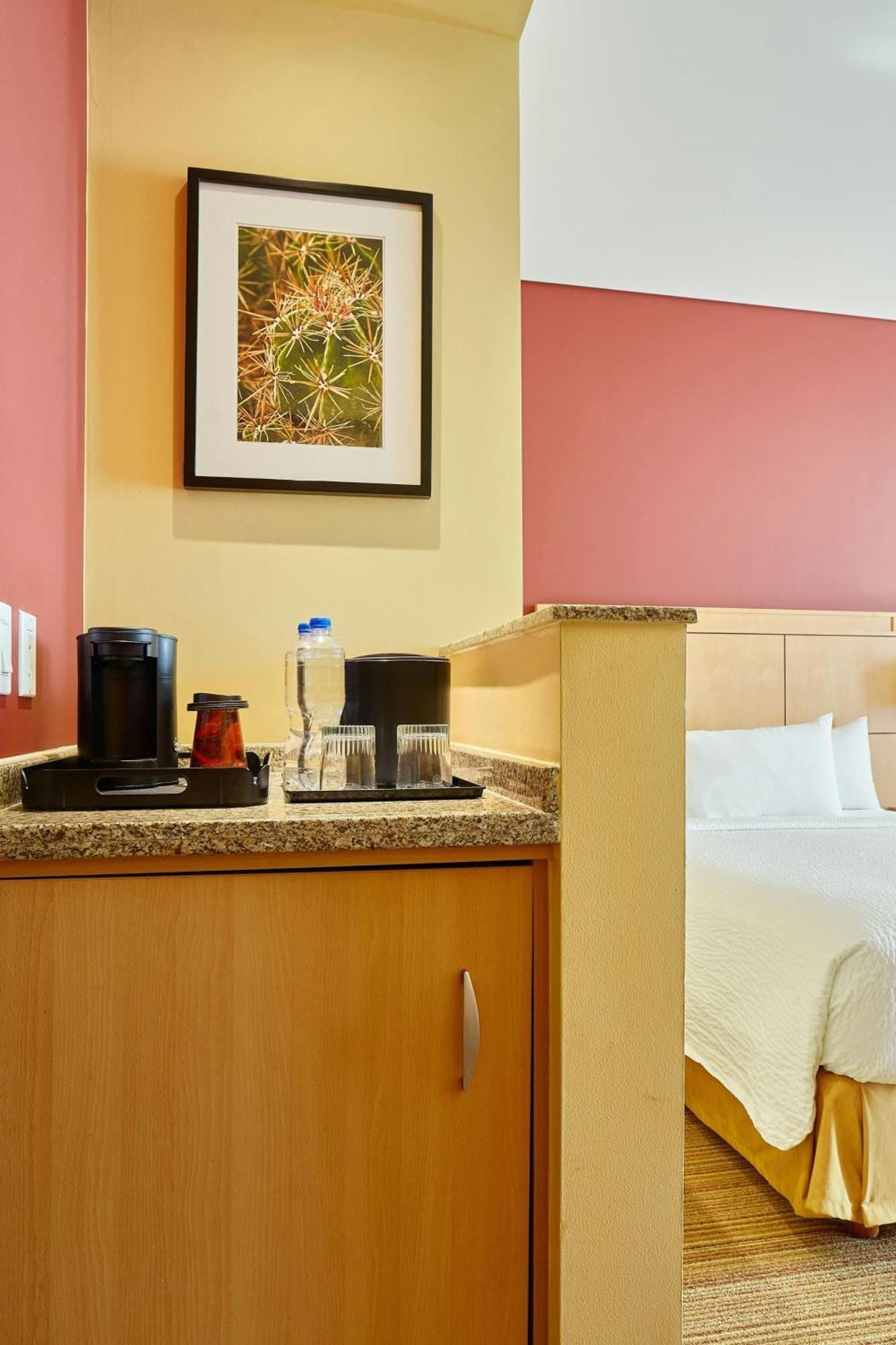 Courtyard By Marriott Leon At The Poliforum Ngoại thất bức ảnh