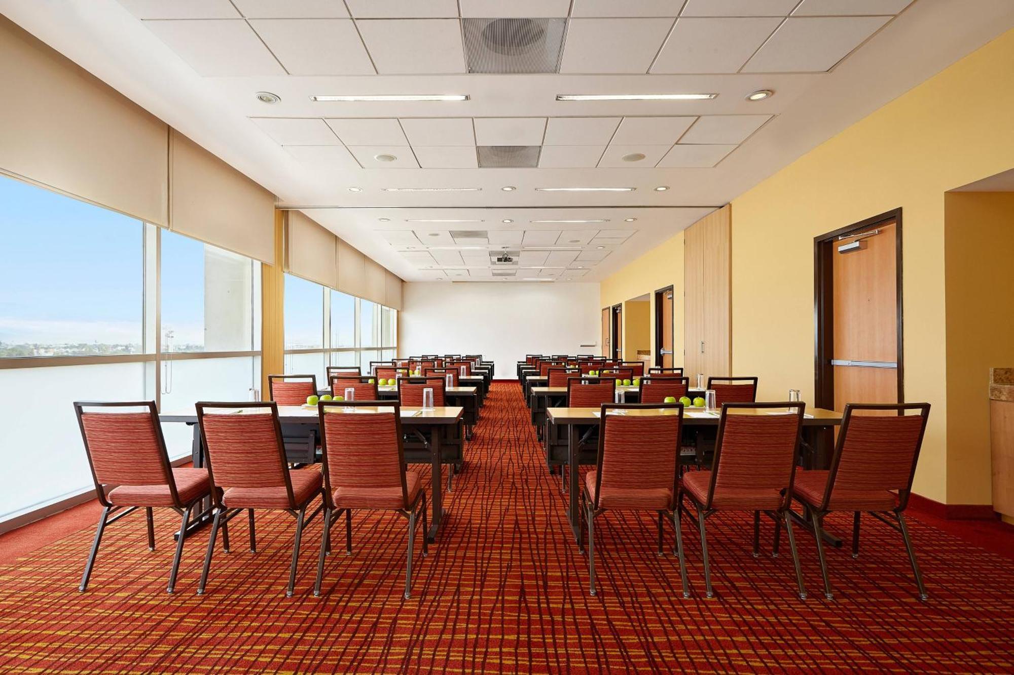 Courtyard By Marriott Leon At The Poliforum Ngoại thất bức ảnh