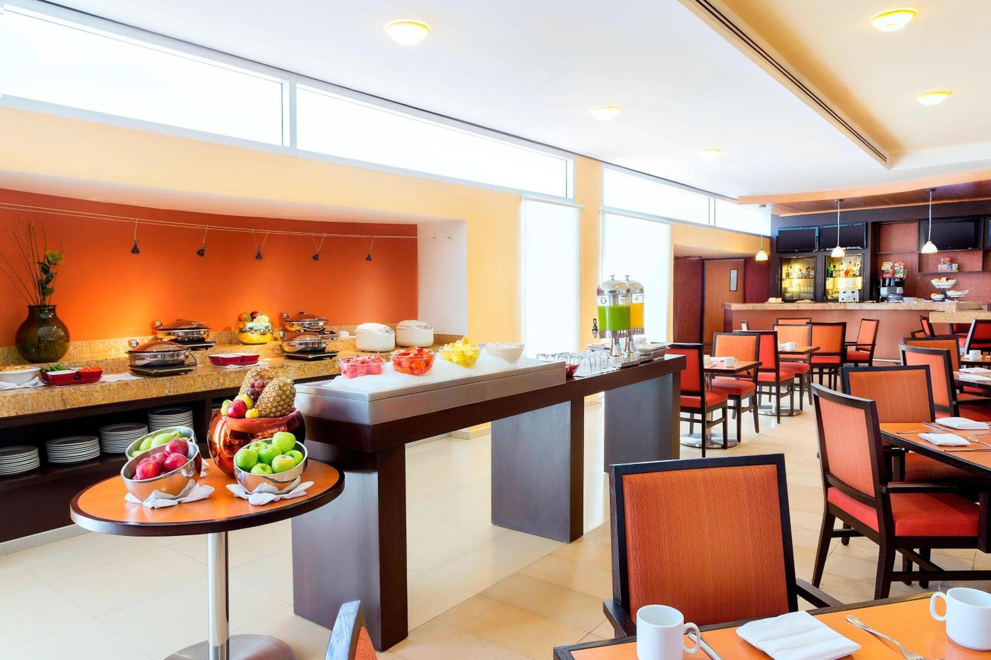 Courtyard By Marriott Leon At The Poliforum Ngoại thất bức ảnh