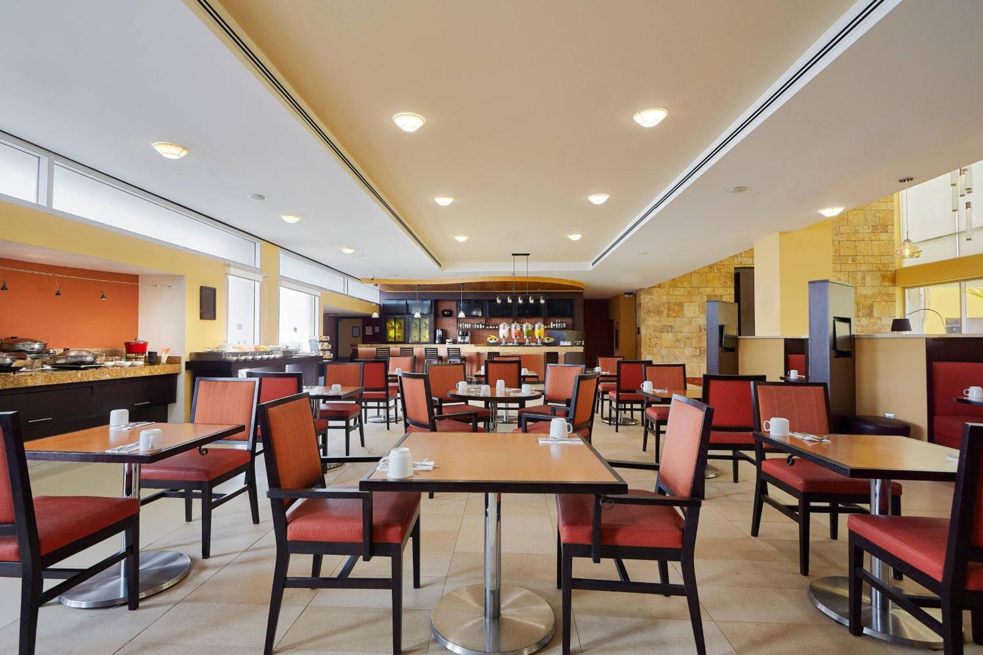 Courtyard By Marriott Leon At The Poliforum Ngoại thất bức ảnh