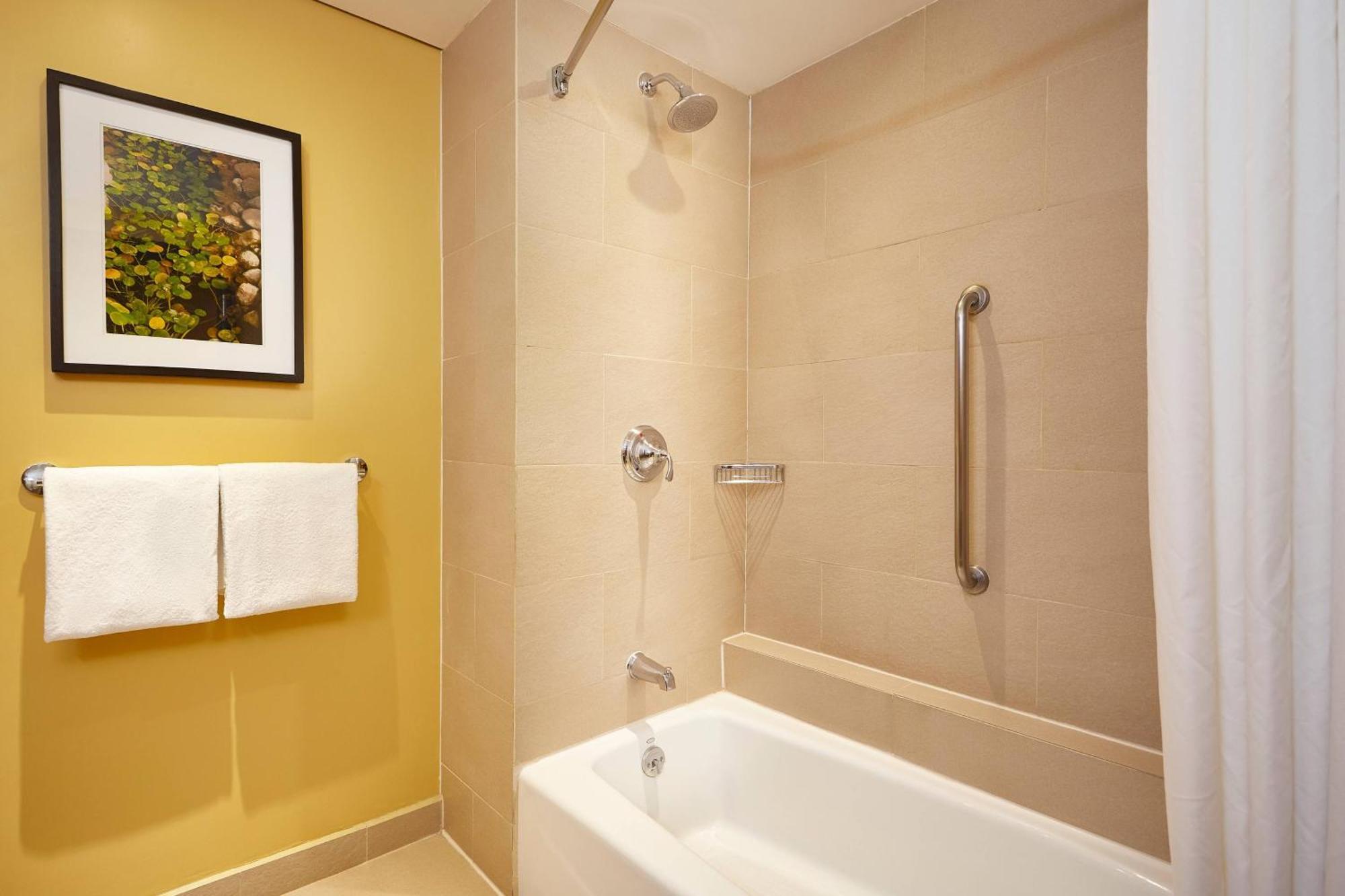 Courtyard By Marriott Leon At The Poliforum Ngoại thất bức ảnh