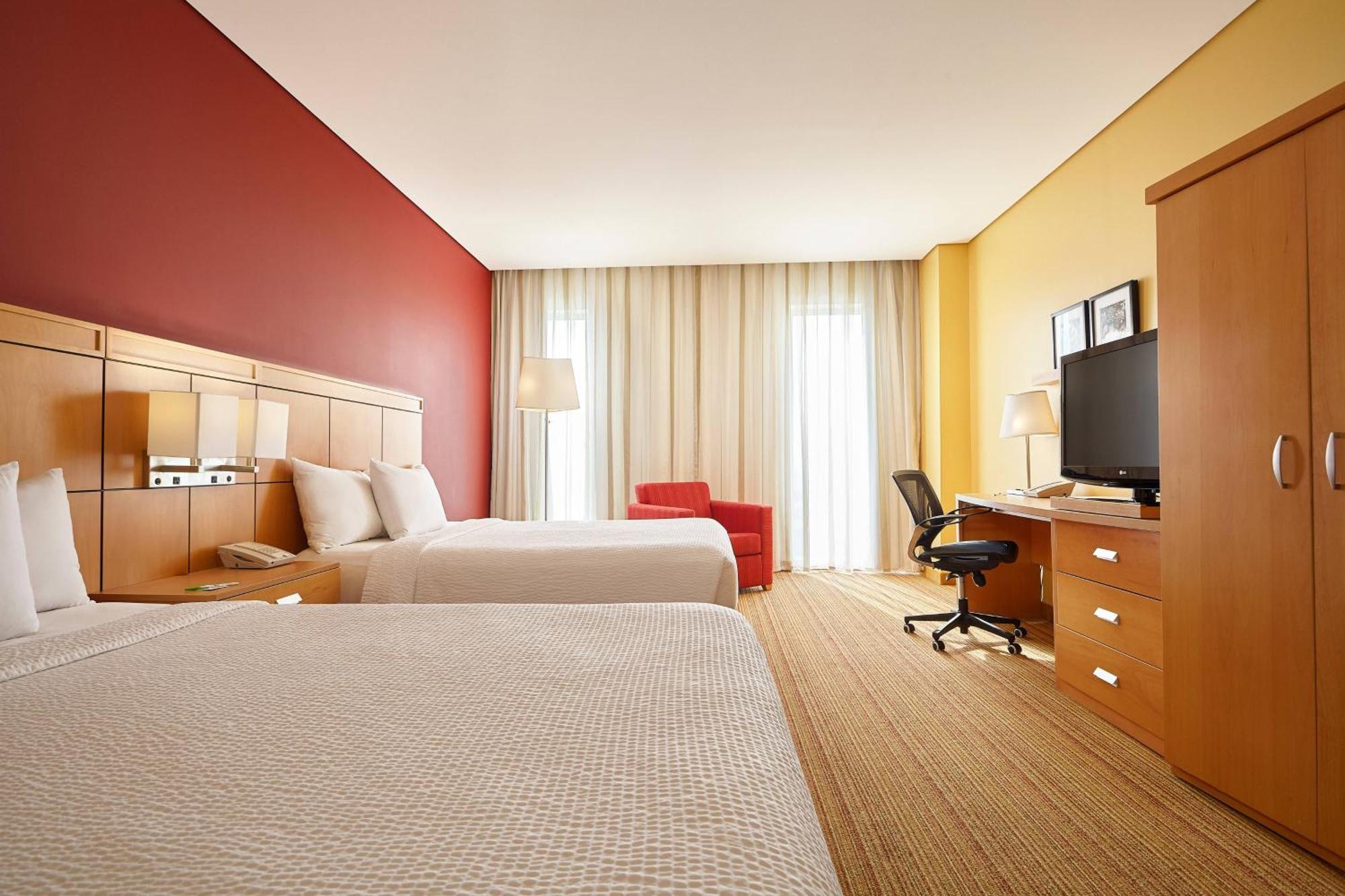 Courtyard By Marriott Leon At The Poliforum Ngoại thất bức ảnh