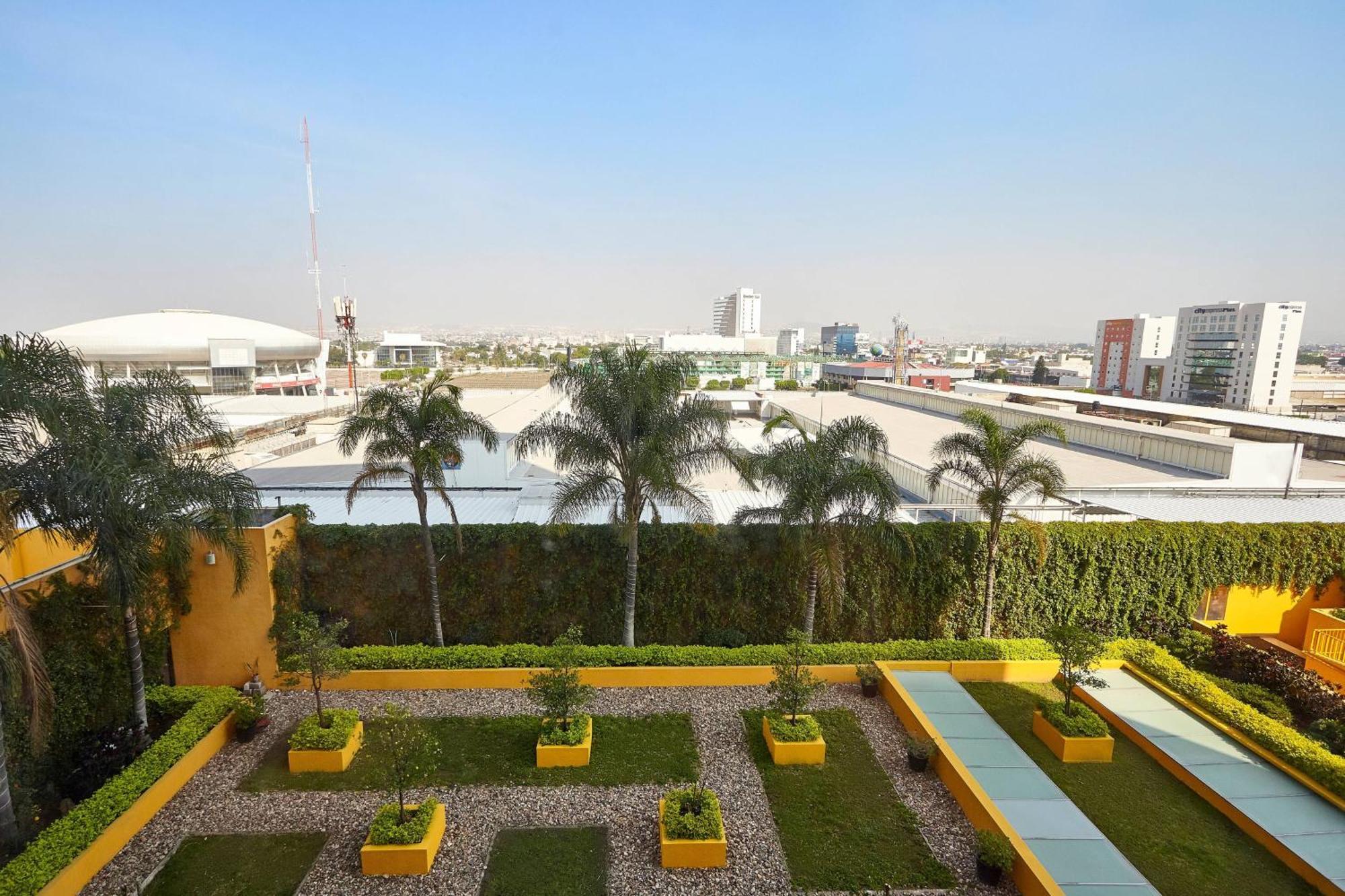 Courtyard By Marriott Leon At The Poliforum Ngoại thất bức ảnh